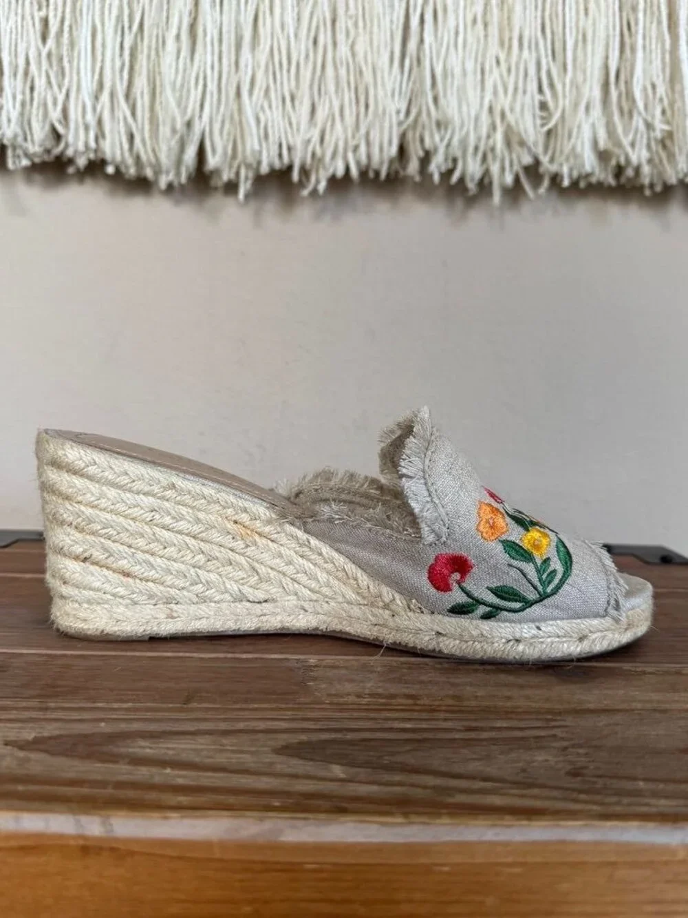 Ralph Lauren Carlynda Beige Embroidered Floral Open Toe Espadrille Wedge Size 6